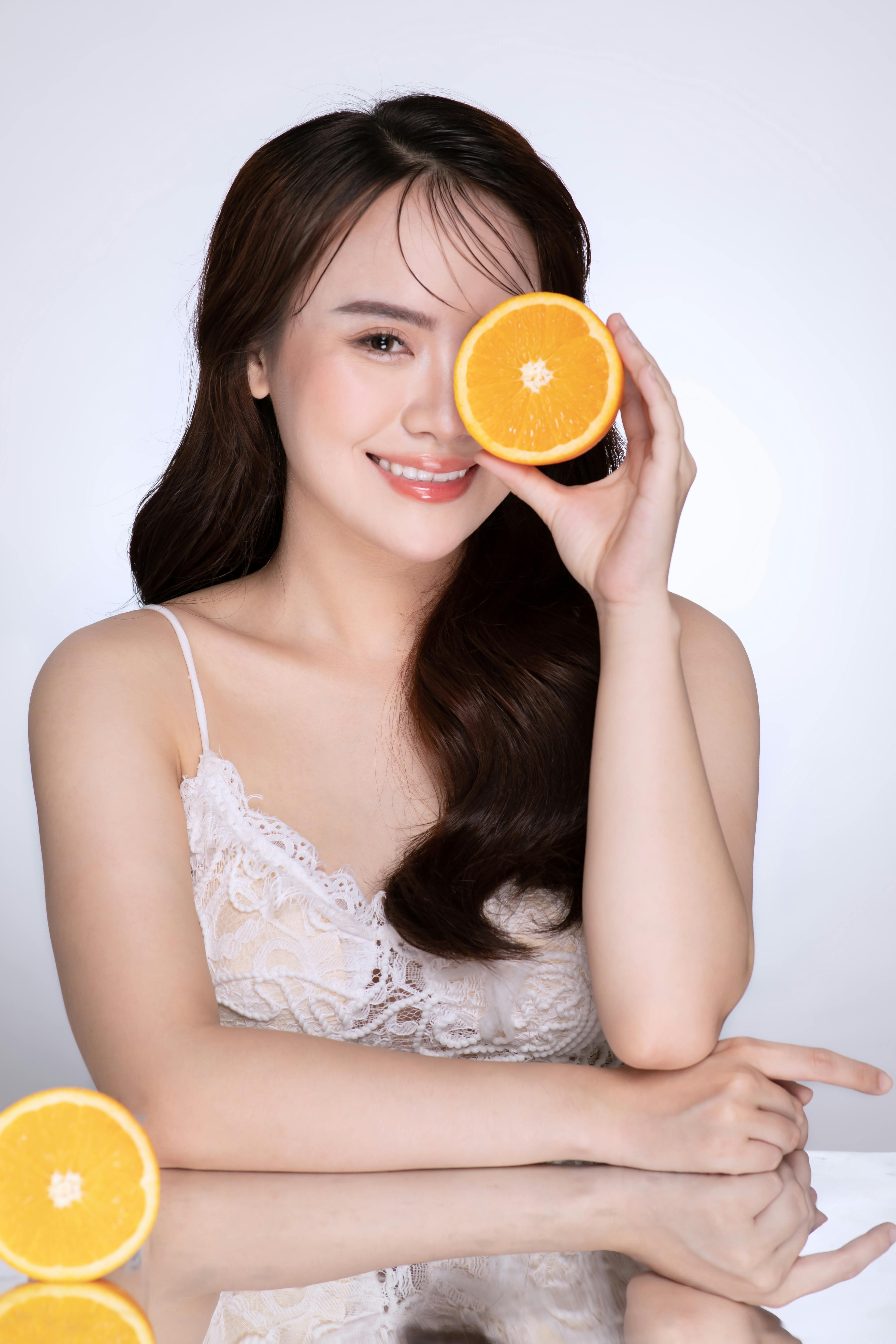 最新视频封面：都市街景与生活感画面