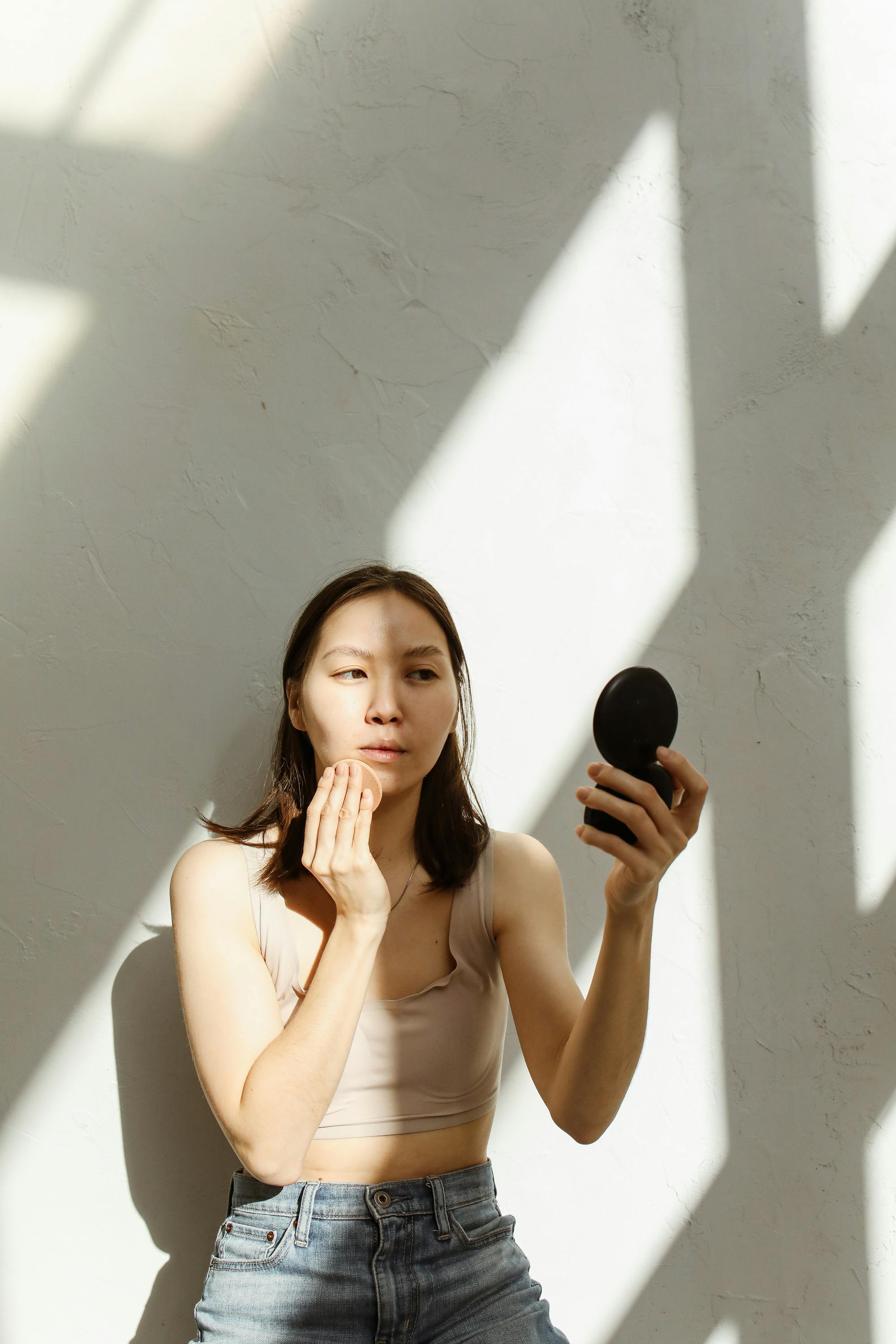 热播视频封面：氛围感画面