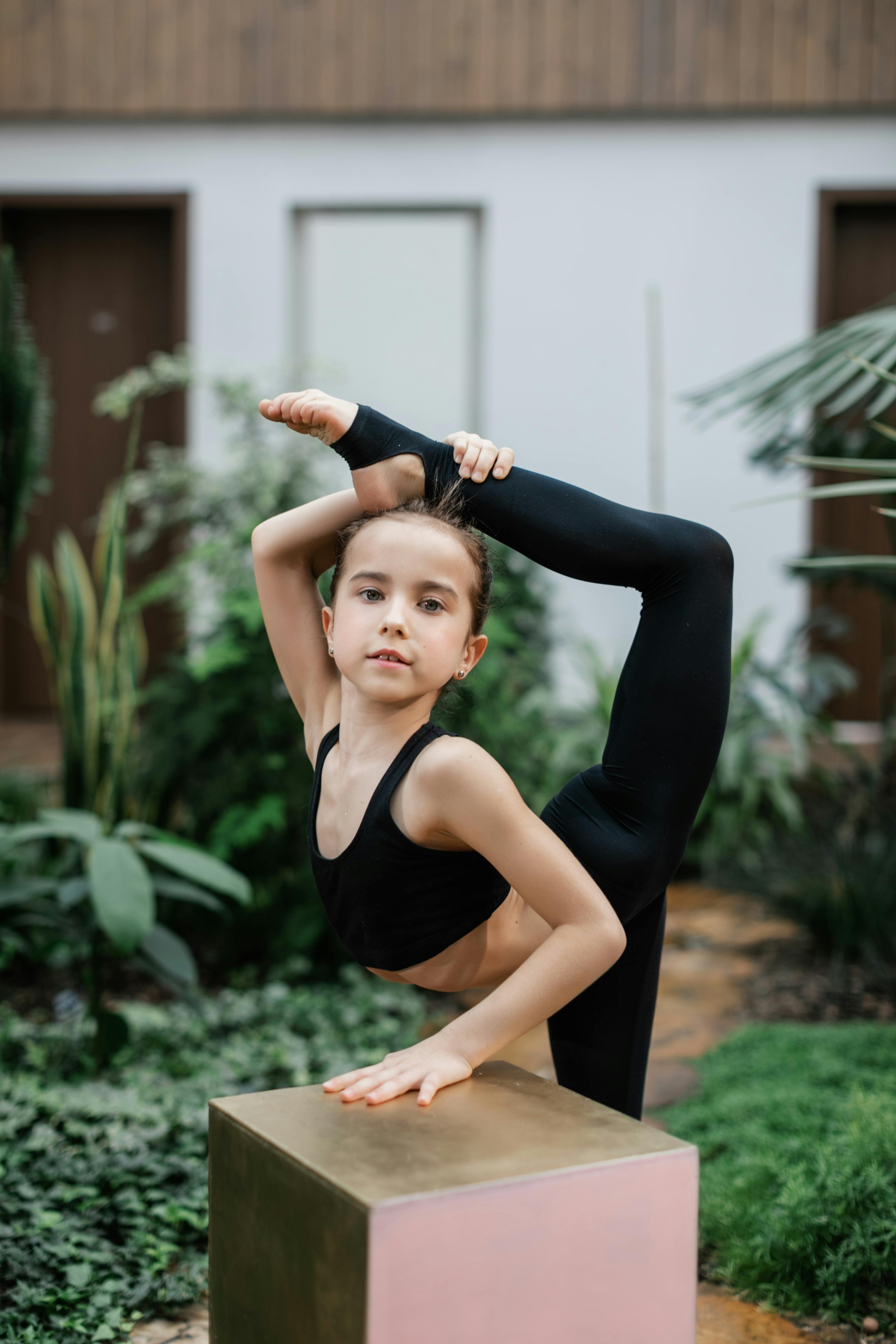 最新视频封面：温暖色调的剧情片段画面